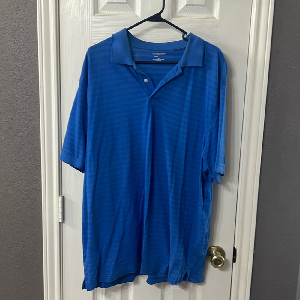 RoundTree and Yorke Men’s XL polo shirt.